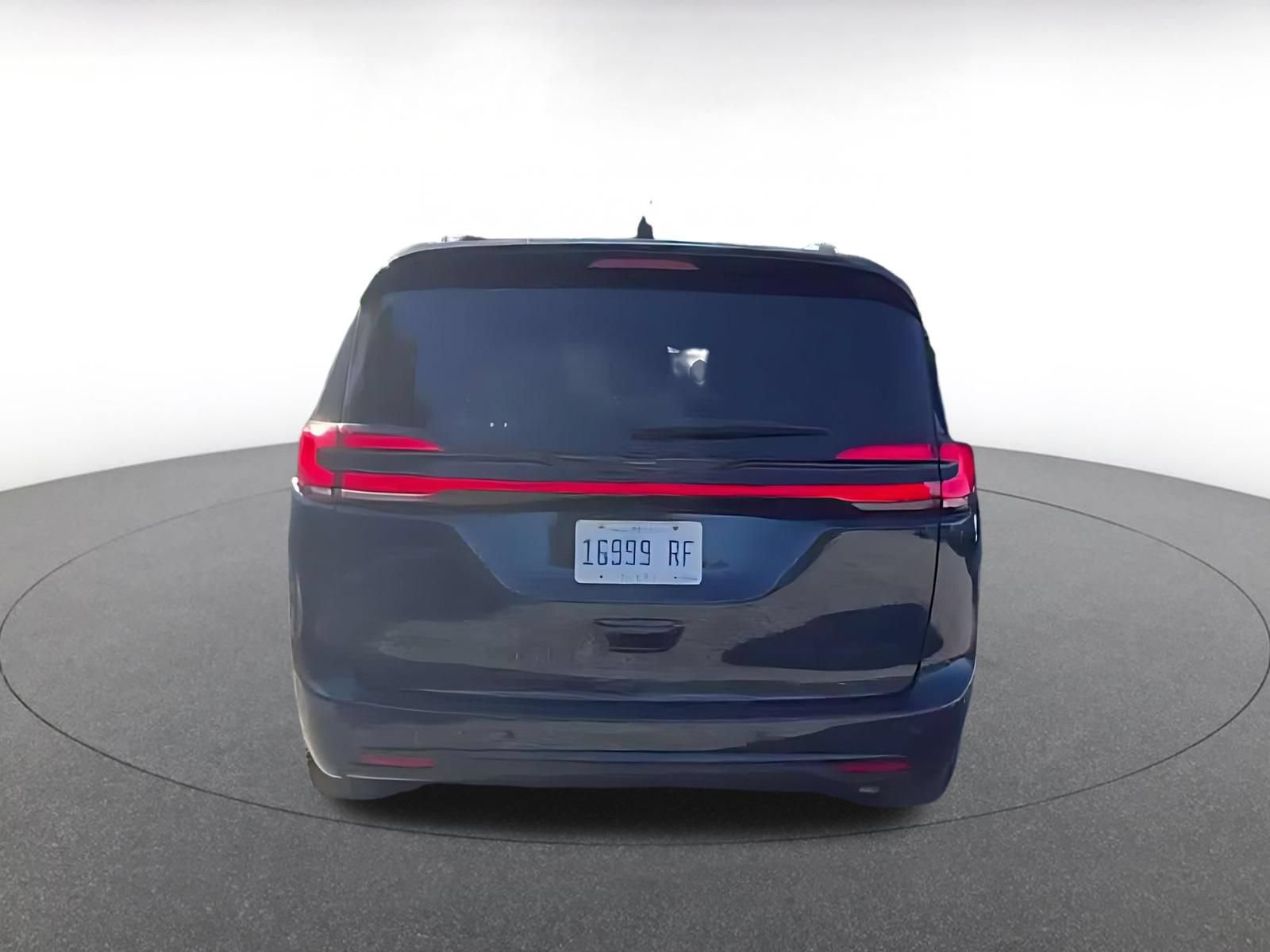 Used 2025 Chrysler Pacifica Limited FWD image 13