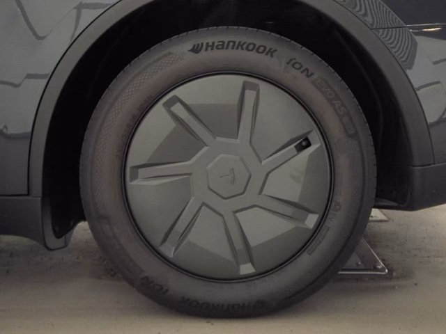 Used 2026 Tesla Model Y AWD image 27