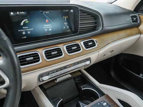 Used 2021 Mercedes-Benz GLS 450 4MATIC image 10