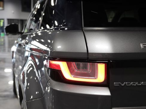 Used 2018 Land Rover Range Rover Evoque SE AWD/4WD image 34