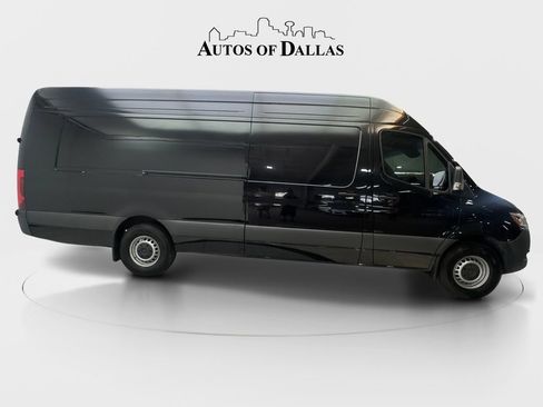 Used 2024 Mercedes-Benz Sprinter 2500 image 9