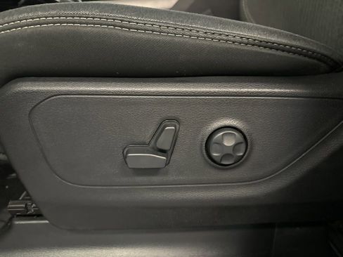 Used 2020 RAM 1500 Big Horn AWD/4WD image 11
