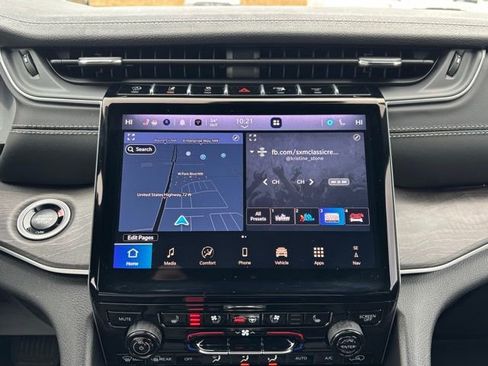 Used 2025 Jeep Grand Cherokee L Limited w/ Luxury Tech Group II image 29