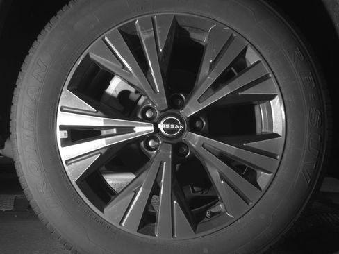 Used 2023 Nissan Rogue SV AWD/4WD image 15