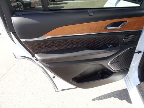 Used 2023 Jeep Grand Cherokee L Summit image 17