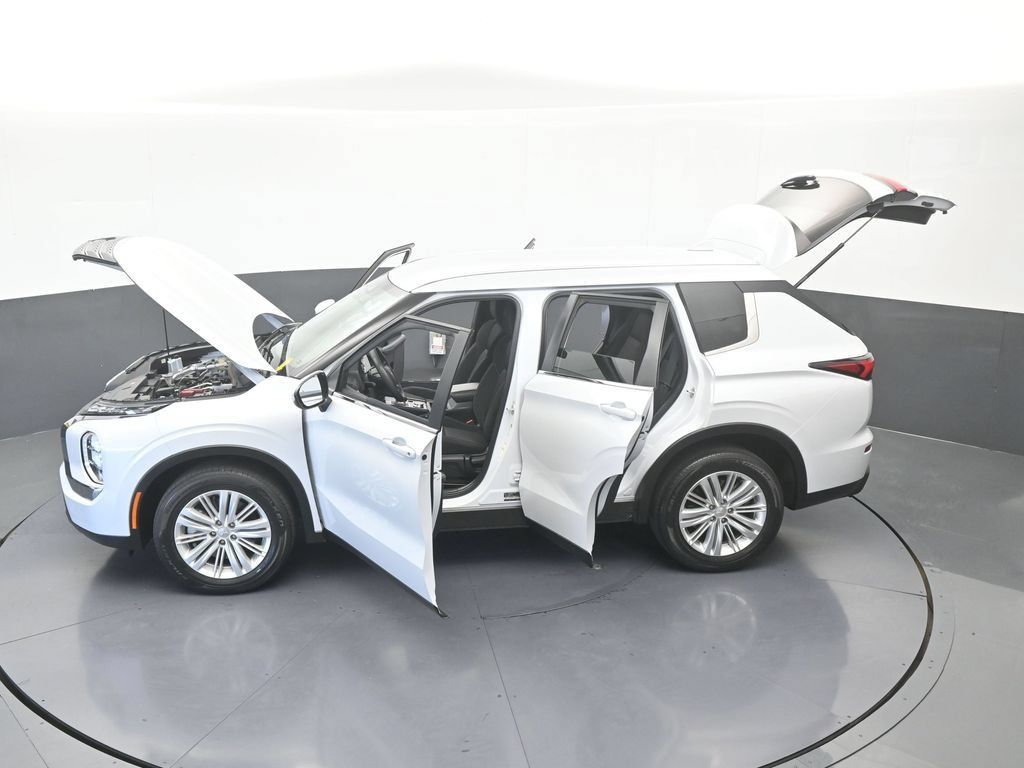 Used 2024 Mitsubishi Outlander ES FWD image 68