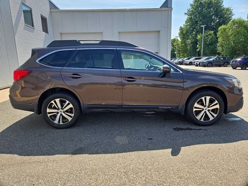 Used 2019 Subaru Outback 2.5i Limited AWD/4WD image 7
