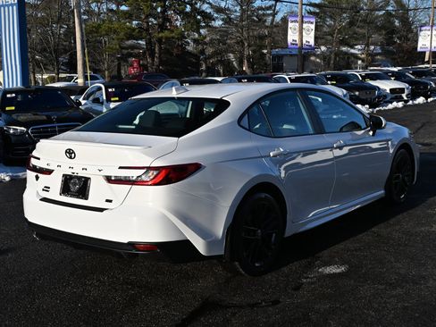 Used 2025 Toyota Camry SE AWD (Natl) image 9