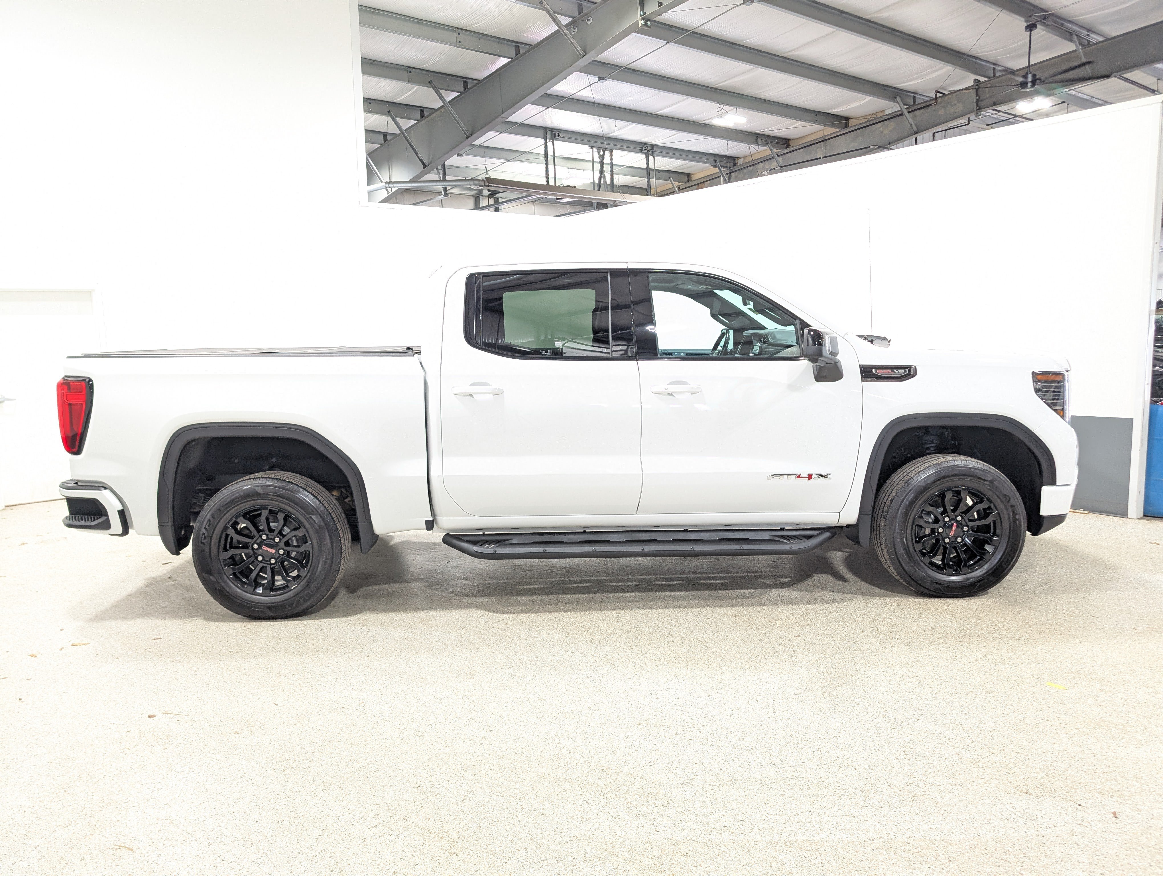 Used 2023 GMC Sierra 1500 AT4X AWD/4WD image 2