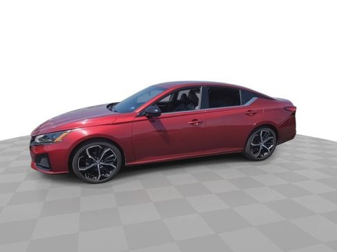 Used 2023 Nissan Altima 2.5 SR FWD image 4