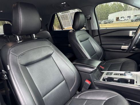 Used 2021 Ford Explorer Limited w/ Equipment Group 301A image 11