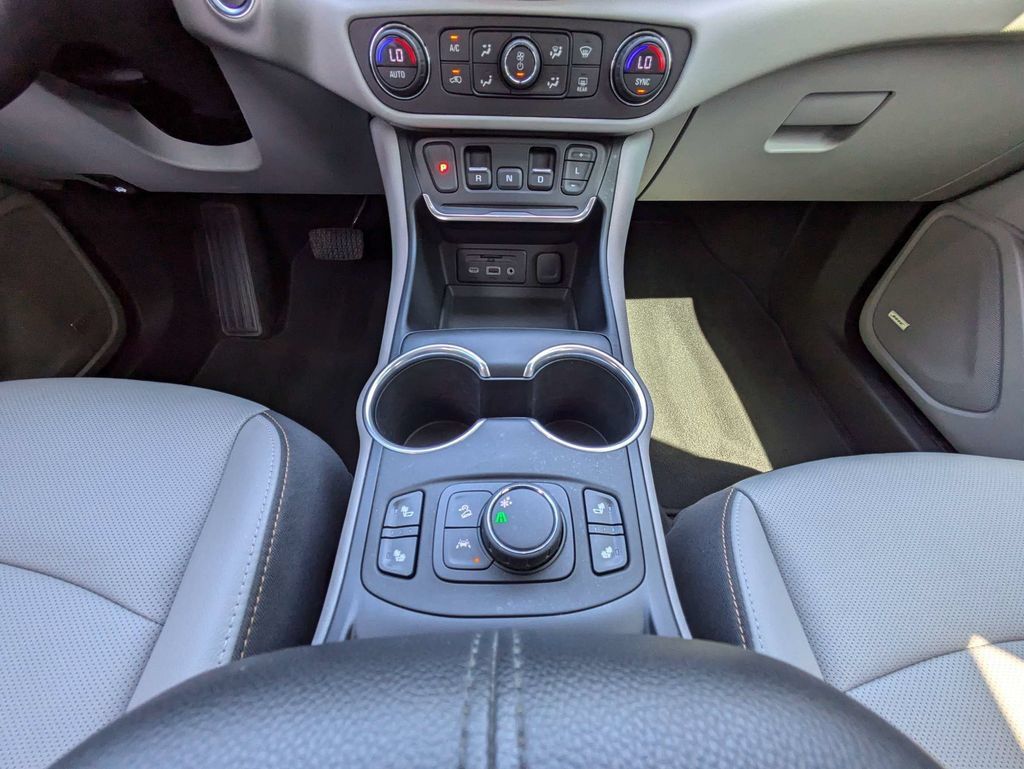Certified 2024 Cadillac XT4 Luxury w/ Cold Weather Package FWD image 18
