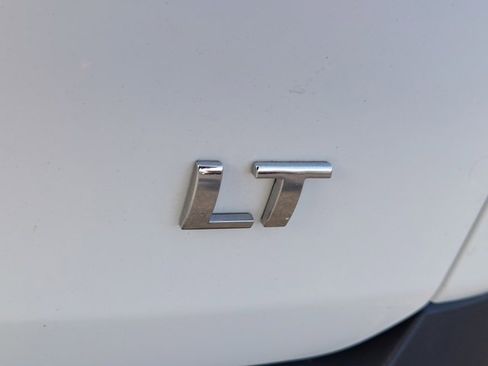 Used 2022 Chevrolet Traverse LT image 43