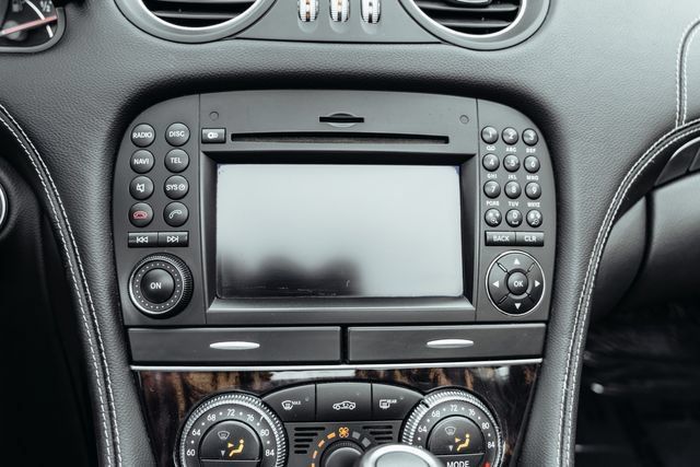 Used 2011 Mercedes-Benz SL 550 image 15