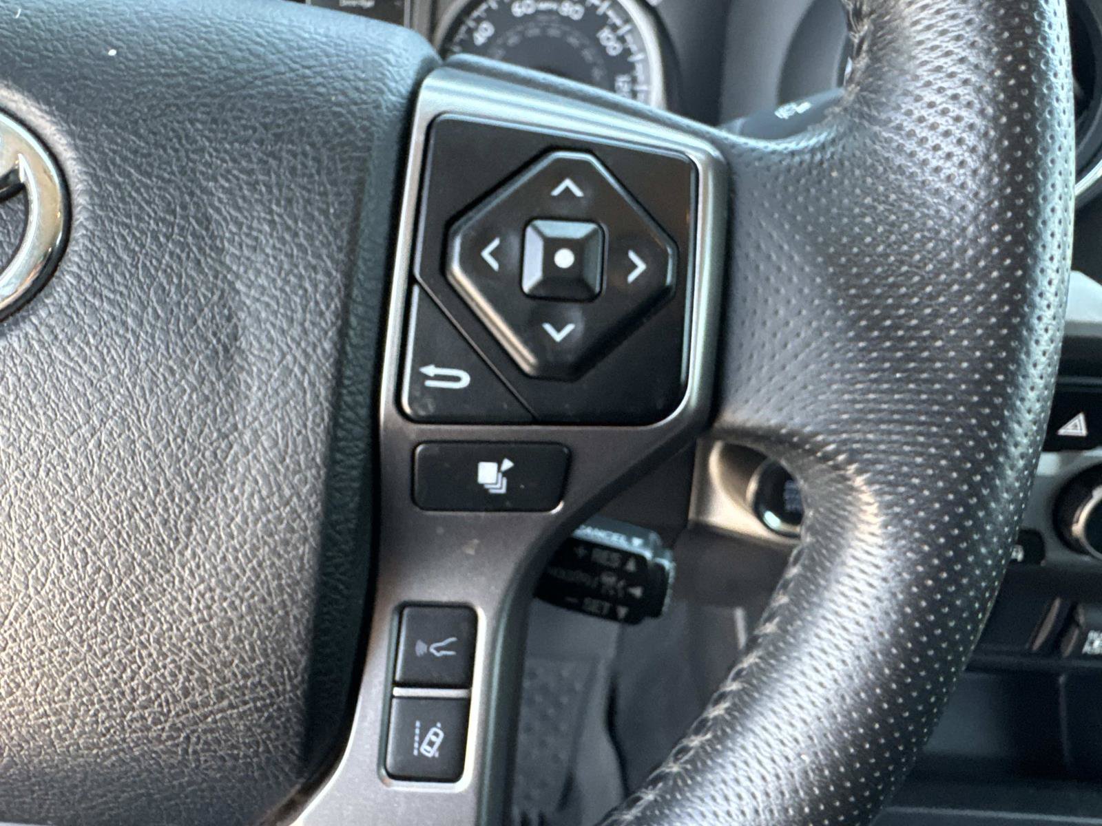 Used 2023 Toyota Tacoma SR5 AWD/4WD image 34