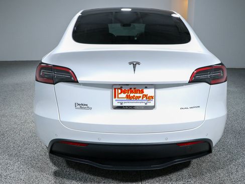 Used 2022 Tesla Model Y Long Range AWD/4WD image 8
