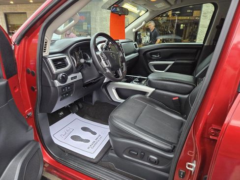 Used 2019 Nissan Titan PRO-4X image 10