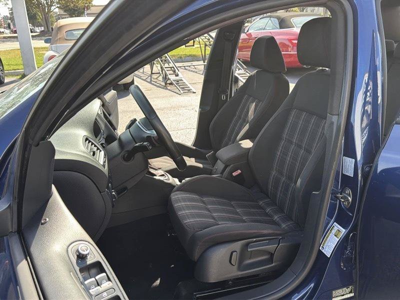 Used 2010 Volkswagen GTI 4-Door FWD image 11