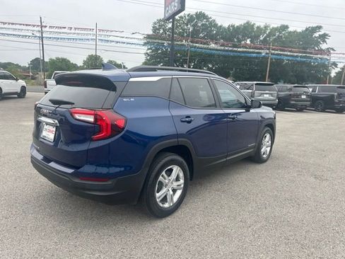 Used 2022 GMC Terrain SLE w/ Driver Convenience Package FWD image 5