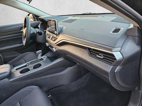 Used 2025 Nissan Altima 2.5 SV image 25