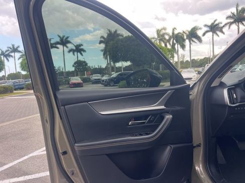 Used 2025 MAZDA CX-70 3.3 Turbo w/ Preferred Package AWD/4WD image 25