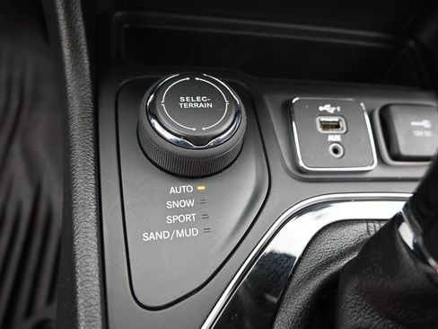 Used 2021 Jeep Cherokee Altitude image 20