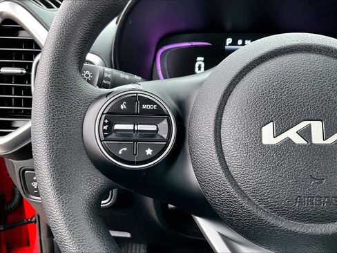 Used 2025 Kia Soul LX w/ LX Technology Package image 23