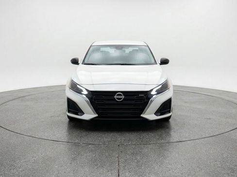 Used 2025 Nissan Altima 2.5 SV image 2