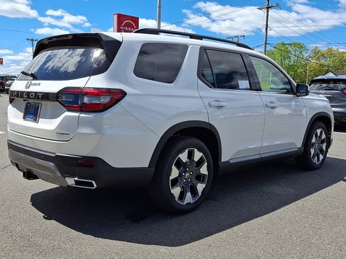 New 2026 Honda Pilot Touring image 3