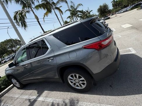 Used 2021 Chevrolet Traverse LT FWD image 3