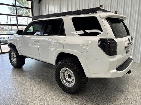Used 2020 Toyota 4Runner SR5 Premium AWD/4WD image 2