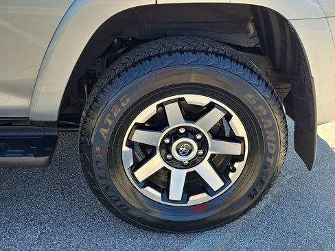 Used 2024 Toyota 4Runner TRD Off-Road image 32