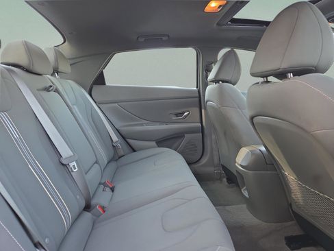Used 2025 Hyundai Elantra SEL FWD image 36