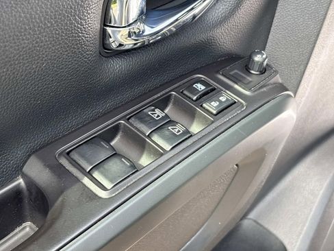 Used 2019 Nissan Titan SV w/ SV Convenience Package RWD image 24