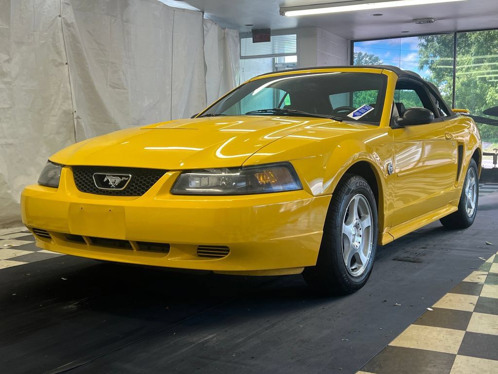 Used 2004 Ford Mustang Convertible RWD image 4