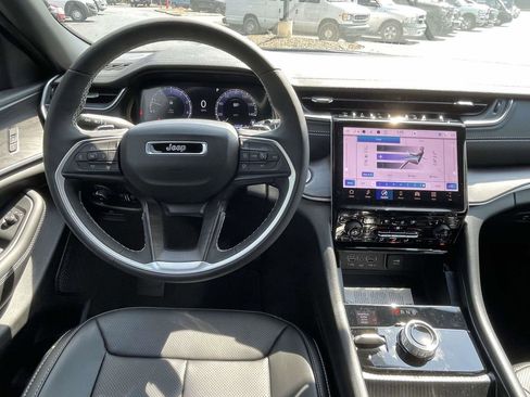 New 2025 Jeep Grand Cherokee Limited w/ Luxury Tech Group II image 11