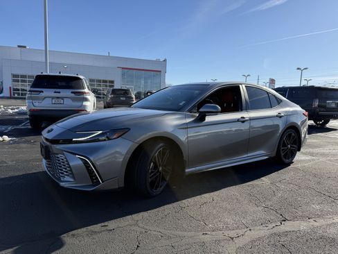 Used 2025 Toyota Camry XSE image 4