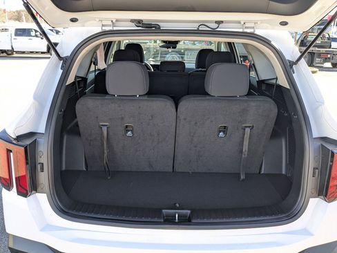 Certified 2025 Kia Sorento LX image 20