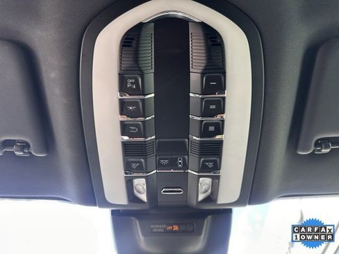 Used 2023 Porsche Macan S w/ Premium Package image 18