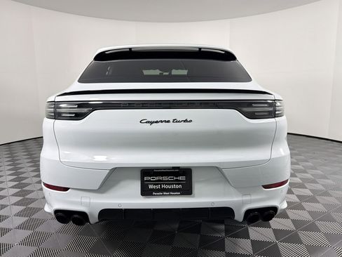 Used 2023 Porsche Cayenne Turbo image 8