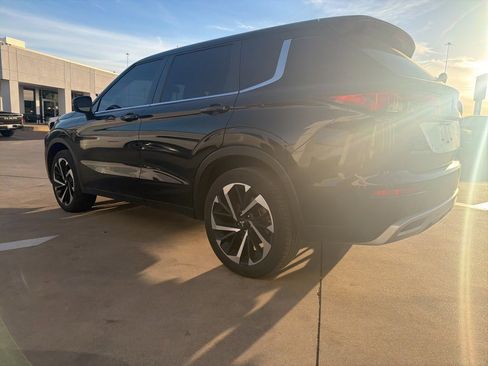 Used 2023 Mitsubishi Outlander SE image 5
