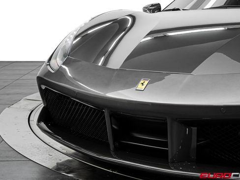 Used 2018 Ferrari 488 GTB RWD image 11