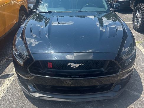 Used 2017 Ford Mustang GT RWD image 14