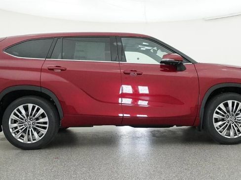 New 2026 Toyota Highlander Platinum image 27