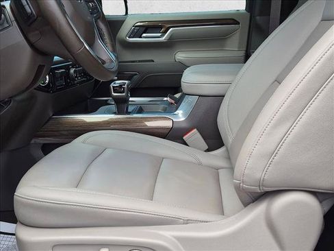Used 2025 Chevrolet Silverado 1500 LT Trail Boss w/ Convenience Package II AWD/4WD image 15