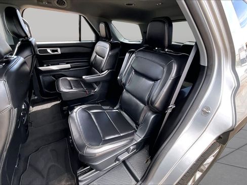 Used 2021 Ford Explorer XLT w/ Equipment Group 202A AWD/4WD image 20