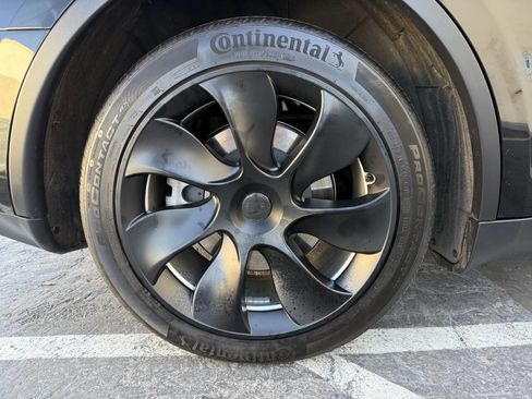 Used 2023 Tesla Model Y Long Range AWD/4WD image 31
