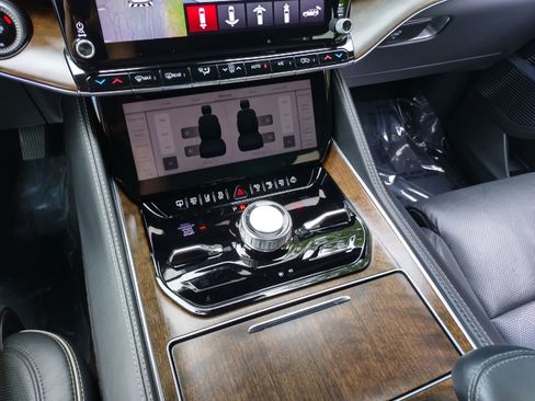 Used 2022 Jeep Grand Wagoneer Series II w/ Convenience Group III image 17