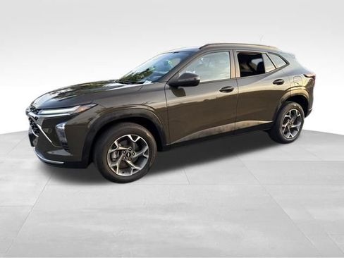 Certified 2024 Chevrolet Trax LT w/ Sunroof Package image 1