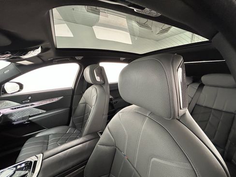 Used 2023 BMW 760i xDrive image 28